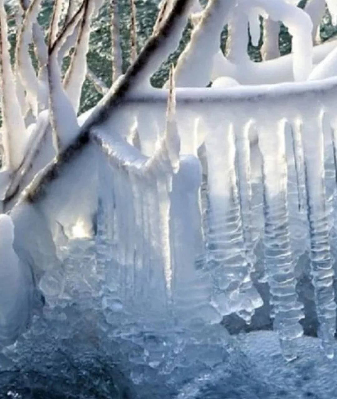 Vremea se răcește accentuat. Vezi mai jos Prognoza meteo până pe 13 decembrie: temperaturi joase, ninsori și vânt puternic