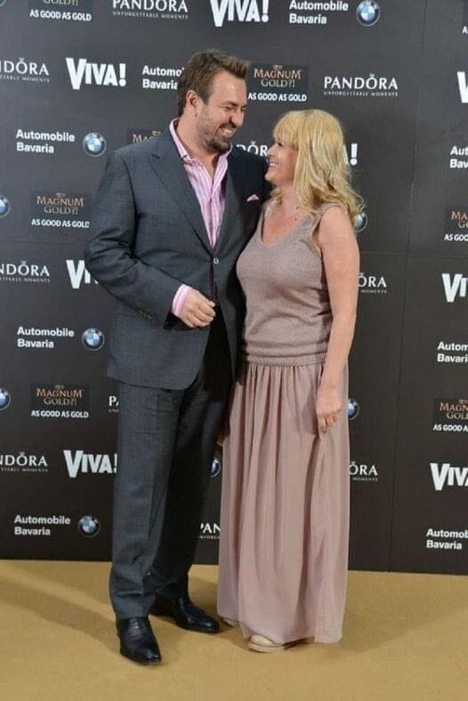 Horia Brenciu își exprimă dezacordul față de criticile primite după o fotografie cu soția…“Batrana pentru tine, Horia!”