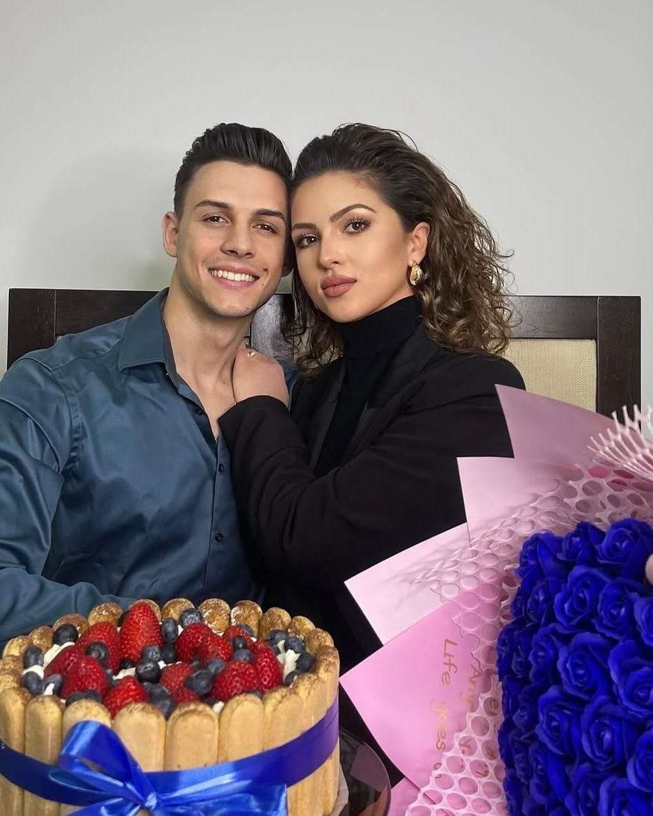 Giuly de la “Casa Iubirii” a făcut anunțul de ziua ei de naștere. Susținătorii sunt în extaz: “Două minuni. Așteptăm și cererea din partea lui Robert”