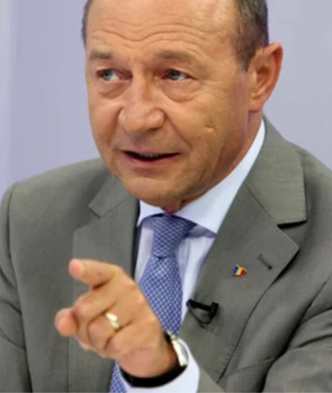 Traian Băsescu e distrus. Vezi mai jos , N-a mai rezistat: M-am îngrozit. Mi-a distrus toată familia