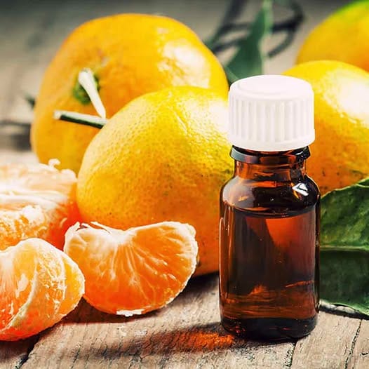 Calmant natural pentru trup și minte! Aplică 1-2 picături în palma mâinii, inhalează profund și masează-ți tâmplele. 