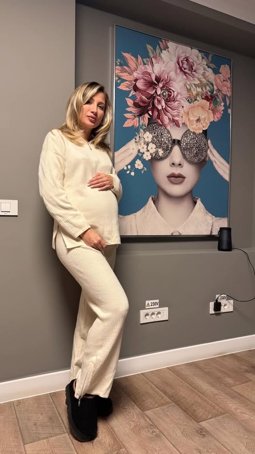 Claudia Puican a dezvăluit câte kilograme a acumulat în timpul sarcinii. Soțul ei, Armin Nicoară, a filmat-o în timp ce își mângâia cu tandrețe burtica