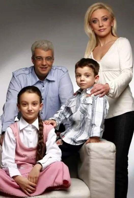 Fosta soție a lui Cătălin Crișan, surprinsă de fiica ei în ipostaze rare. Lucia Bubulac a împlinit 60 de ani ! Cu ce se ocupă la mai bine de 15 ani de la divorțul de artist!