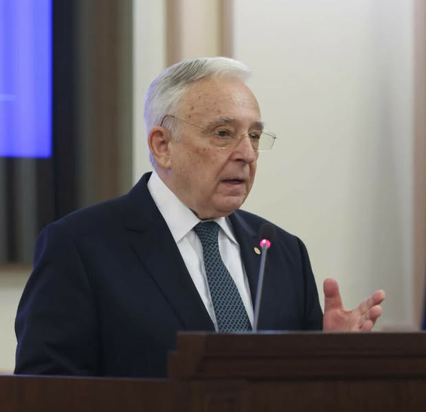Mugur Isărescu a dat vestea cea mare pentru toți românii cu bani la saltea sau pe card. Anunțul făcut public