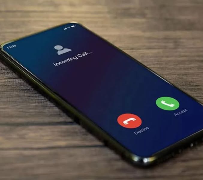 Misterul apelurilor care se închid după o secundă. Ce urmărește de fapt cel care sună 📲