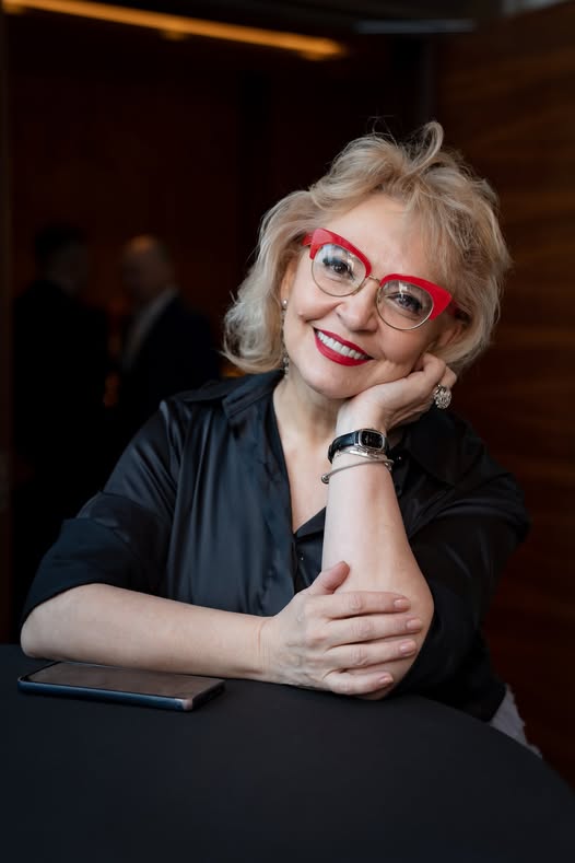 Mihaela Tatu revine în atenția publicului cu un proiect personal: lansează podcastul „Despre femeie”