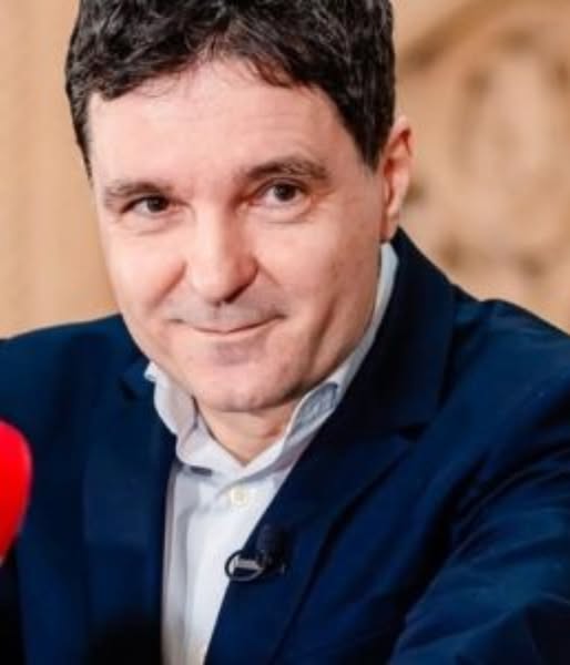Fiecare român ar putea plăti o taxă pe fiecare tranzacție bancară. Dacă vei lua salariul pe card, dacă plătești cu cardul la magazin vei plăti o taxă. Ce spune Nicușor Dan