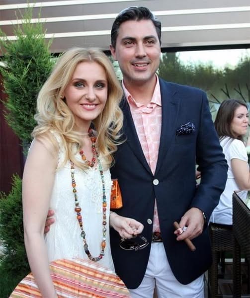 Alina Sorescu, sinceră despre viața după divorț și bucuriile alături de fiicele ei: „Încerc să șterg nuanțele de gri și să colorez viața în roz”