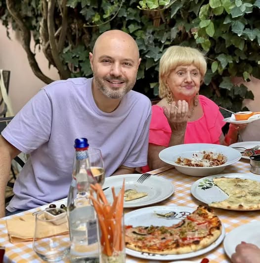 Alexandra, văzută prin ochii lui Mihai și ai mamei sale, Camelia Mitoșeru vezi in comentarii