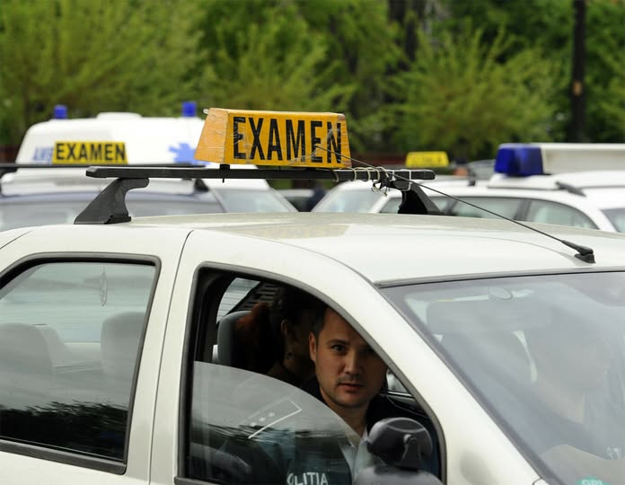 Cel mai ghinionist șofer. Cum a picat un tânăr din Iași examenul auto, cu toate că strada era goală