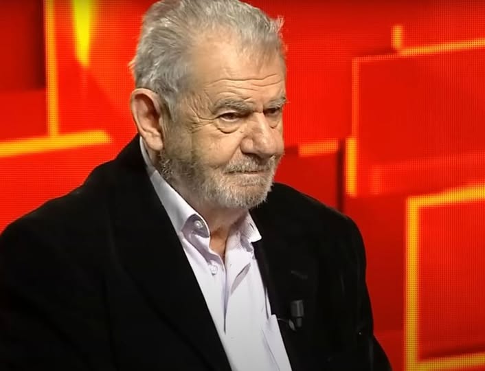 Florin Zamfirescu, în formă după operația la ochi: „Sunt bine, chiar citeam ceva acum” .Vezi in comentarii