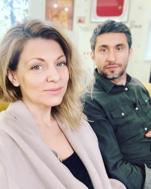 Motivul pentru care fiica cea mare a lui Dragoș Bucur și a Danei Nălbaru nu locuiește la țară cu părinții. „Sofia vine din când în când…” -.Vezi in comentarii