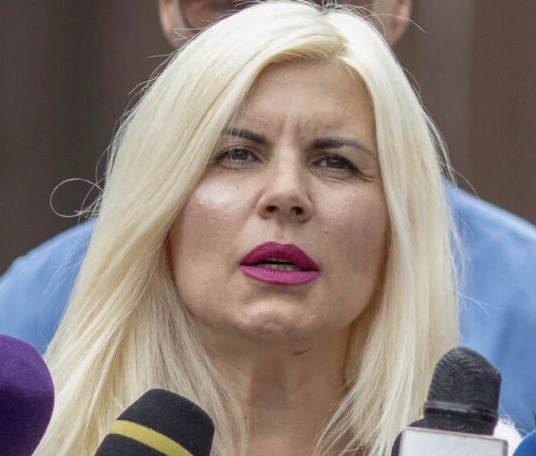 Ce semnifică gestul Elenei Udrea la părăsirea penitenciarului. Mesajul transmis opiniei publice.vezi in comentarii