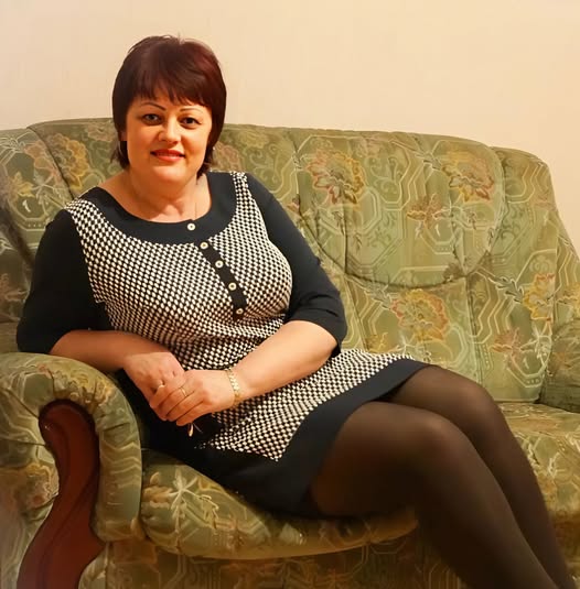 La 56 de ani, am rămas complet singură. Copiii demult și-au făcut propria viață. Iar soțul? Recent mi-a spus că pleacă la alta.Toată viața mea m-am trezit la cinci dimineața, am pregătit micul dejun, i-am pregătit pe copii pentru școală, am fugit la muncă, iar seara, abia ținându-mă pe picioare, spălam, făceam curățenie, călcam haine. Și în final, ce mi-a rămas?– M-am gândit mult, – a spus soțul, împachetându-și lucrurile cu grijă în valiză.