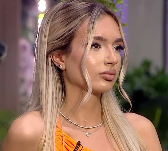 Naomi, în lacrimi după confruntarea cu Dorobanțu în Camera Roșie. Concurenta de la Casa Iubirii a cedat nervos și nici nu a reușit să asculte explicațiile colegului său.vezi in comentarii