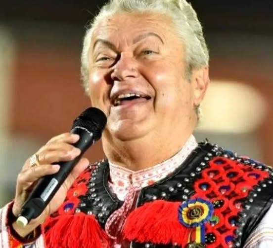 Gheorghe Turda nu urcă pe scenă fără machiaj. Artistul își conturează sprâncenele cu creion dermatograf. Dezvăluiri despre secretul longevității la 77 de ani.Vezi in comentarii