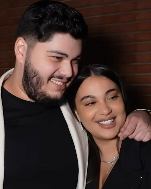 Betty Salam și Roberto, primul interviu împreună: „Ne susținem reciproc și nu ne lăsăm influențați de nimeni”.Vezi in comentarii
