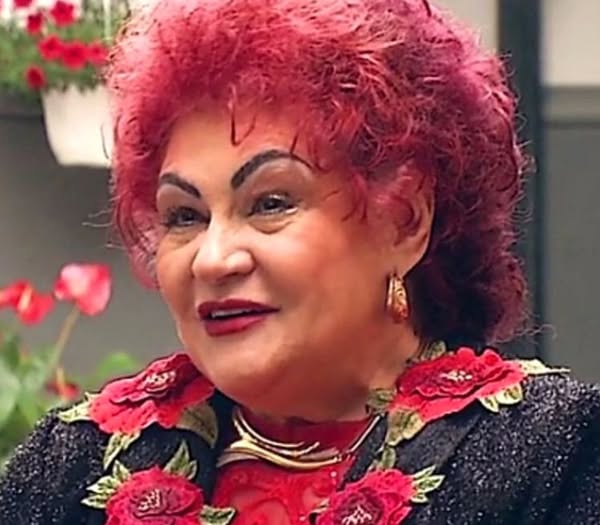 Elena Merișoreanu, regina aparițiilor spectaculoase. Vedeta a investit sume impresionante în garderobă.Vezi in comentarii