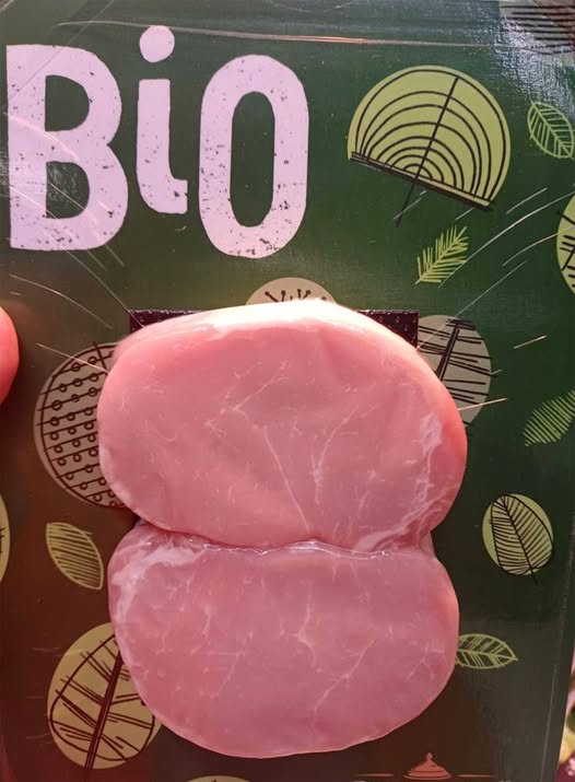 Cu cât se vinde 1 kg de cotlet de porc din Danemarca în magazinele din România. Turiștii au crezut că este o EROARE