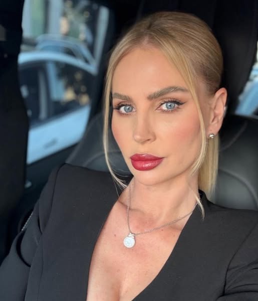 Andreea Bănică: „Vreau să îmbătrânesc frumos, fără intervenții estetice”.vezi in comentarii