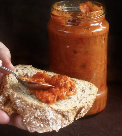 Metoda simplă care oprește zacusca să se strice! În plus, îi dă o savoare unică