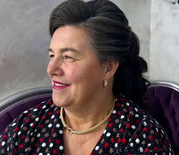 Mama Geta și familia Sterp, prezenți la târgul de la Negreni cu produse tradiționale din inima munților.vezi in comentarii