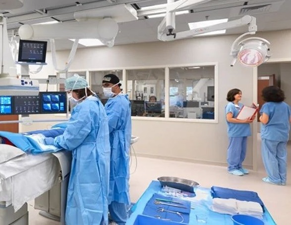 Doliu în lumea televiziunii! Un prezentator de doar 41 de ani a murit în urma unui infarct. Substanța pe care o avea în corp i-a fost fatală