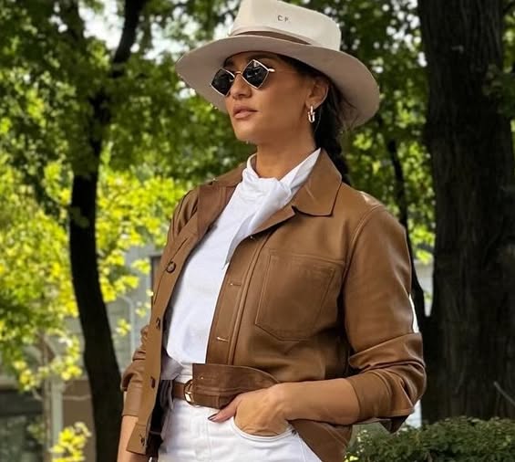 Claudia Pătrășcanu, din nou singură! Artista s-a despărțit de iubit după doi ani și jumătate.vezi in comentarii