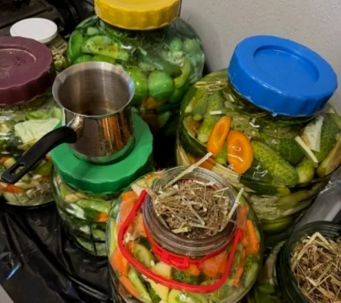 Rețeta de murături asortate a Gabrielei Cristea. Cele mai gustoase conserve pentru iarnă.Vezi in comentarii