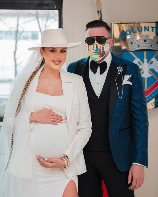 Emily Burghelea, mamă pentru a treia oară: Povestea unei nașteri pline de emoție și prima imagine cu bebelușul.Vezi in comentarii