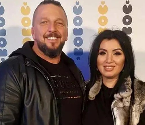 Ce se petrece, de fapt, între Adriana Bahmuțeanu și soțul său, George Restivan. Gesturile lor recente au stârnit curiozitatea publicului. vezi in comentarii