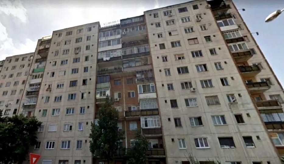 Ce a descoperit un inginer sub pardoseala unui bloc de pe vremea lui Ceaușescu: ”Când am scos gresia, atunci am văzut…”