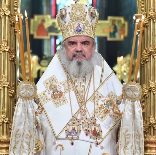Cum arăta Patriarhul Daniel în tinerețe. Imagini RARE cu șeful Bisericii Ortodoxe