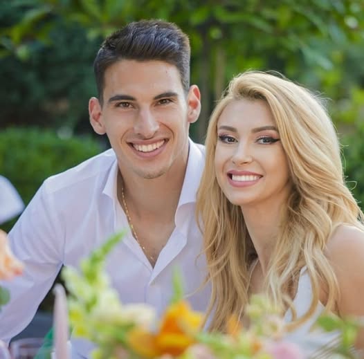 Andreea Bălan își schimbă numele după căsătoria cu Victor Cornea. Ce decizie a luat artista.vezi in comentarii
