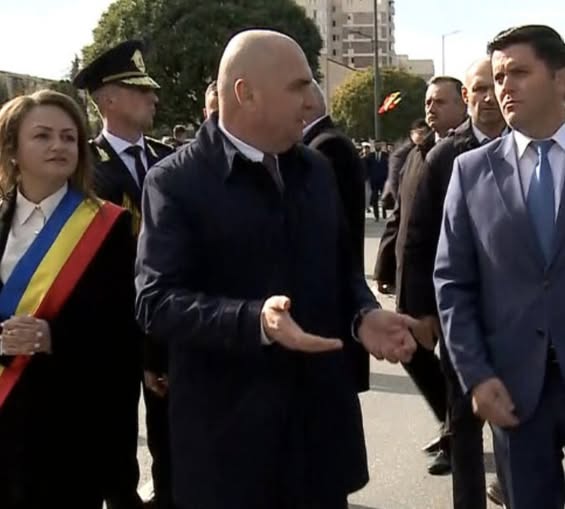 Reacția premierului Ilie Bolojan după ce a fost huiduit la Carei, de Ziua Armatei!