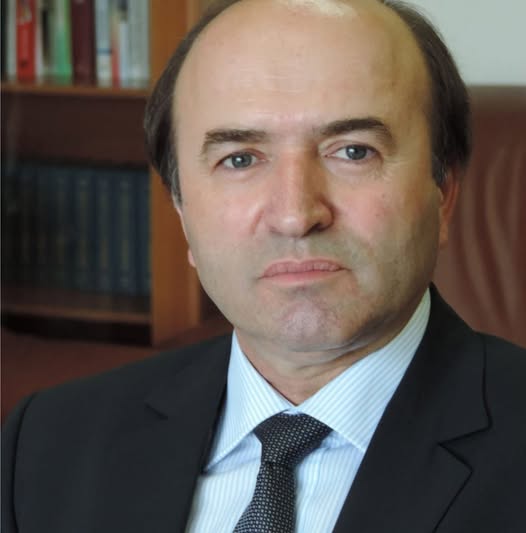 Tudorel Toader: Reforma pensiilor speciale ale magistraților ar putea fi validată de CCR, chiar în forma actuală.vezi in comentarii