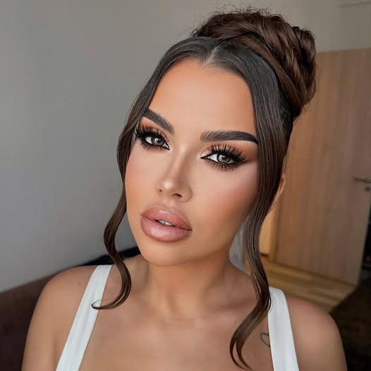 Andra Voloș, despre durerea din copilărie care i-a marcat viața: „Mi-am vindecat sufletul construind o familie”.Vezi in comentarii