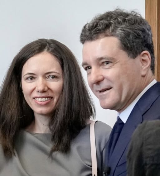 Schimbare uriașă! Cum arăta Prima Doamnă în tinerețe, cu breton și stil complet diferit față de azi