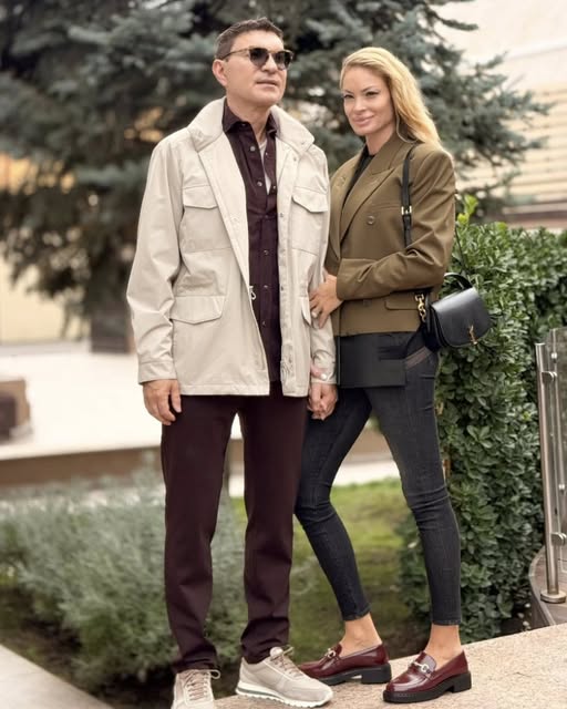 Valentina Pelinel răspunde speculațiilor despre o posibilă sarcină: vezi in comentarii .