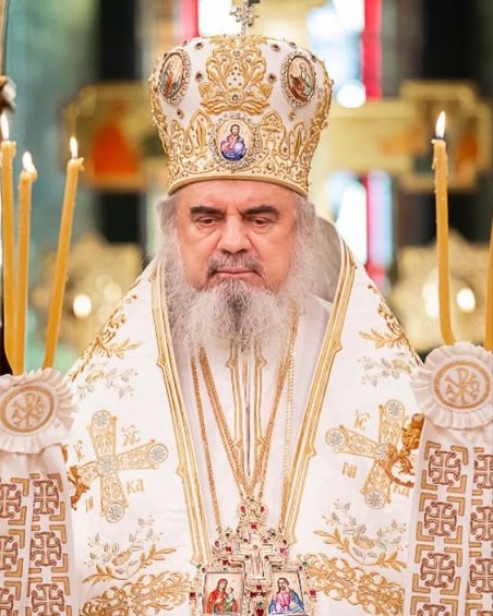 Reacții după un moment artistic în cadrul unei ceremonii religioase la Catedrala Mântuirii Neamului. vezi in comentarii .