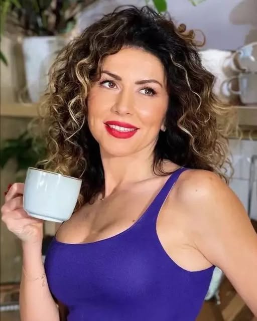 Carmen Brumă atrage atenția: „Mierea este naturală, dar tot un îndulcitor caloric rămâne”. vezi in comentarii .