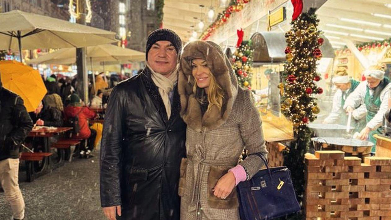 🎄 Valentina Pelinel și Cristi Borcea au început deja pregătirile pentru Crăciun. Cum arată bradul decorat împreună cu Milan și gemenele