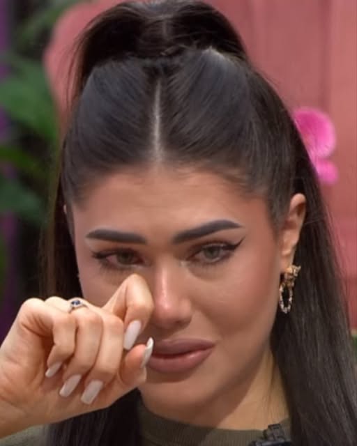 Lia, în lacrimi. Motivul dureros pentru care mama ei a ales să nu mai vorbească cu ea: „Mă doare…” vezi in comentarii