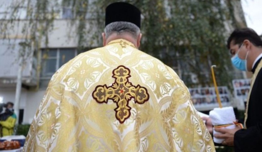 Preotul care spune STOP pomenilor! “Nu mai dati de pomana pentru morti.” Detalii neștiute