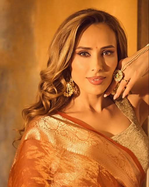 Iulia Vântur, imagini emoționante de la nunta din Maldive! Vedeta a uimit într-o rochie superbă și a făcut un gest special pentru miri. vezi in comentarii