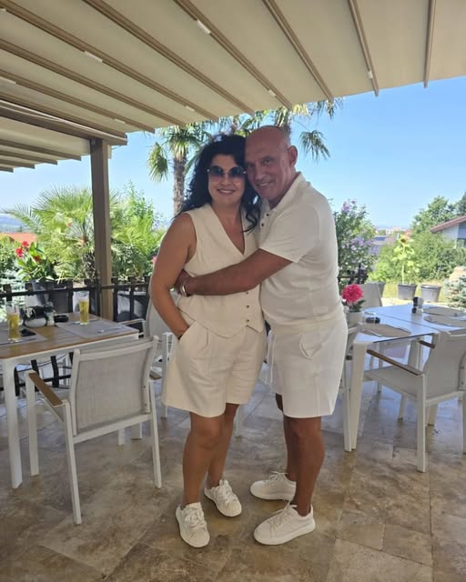 Florin Prunea iubește din nou după divorț. Cine este Lăcrămioara, bruneta misterioasă care i-a cucerit inima fostului portar. vezi mai jos