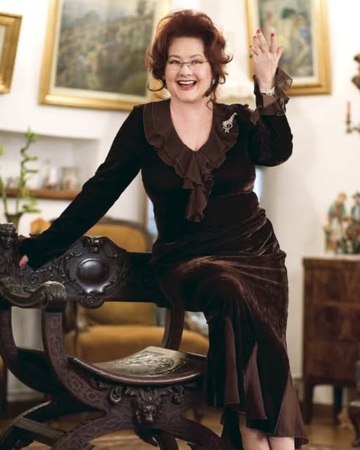 Stela Popescu – viața unei legende, spusă cu umor, sinceritate și farmecul inconfundabil al unei mari artiste. vezi mai jos