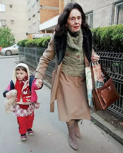 Cum arată acum Adriana Iliescu (cea mai bătrână mamă din lume) și fiica ei. Eliza a împlinit 20 de ani