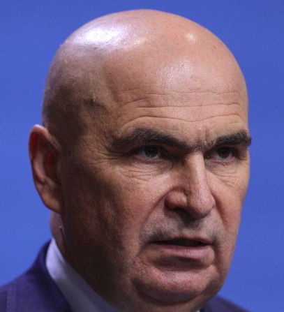 Bolojan confirmă schimbarea taxării auto în funcție de poluare din 2026. Ce urmărește Guvernul prin acest sistem