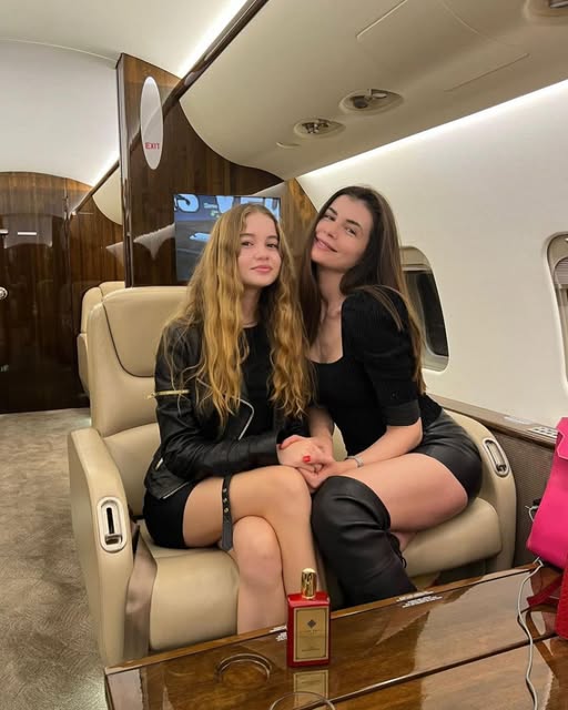 Monica Gabor, surprinsă și emoționată după ce a văzut cu ce se ocupă Irina Columbeanu. Reacția mamei, făcută publică: „Nu există bucurie mai mare…” vezi mai jos